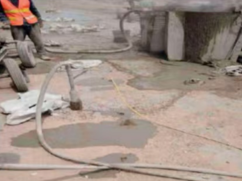 瓦房店水泥混凝土路面板底注浆技术 路面脱空注浆整治方案