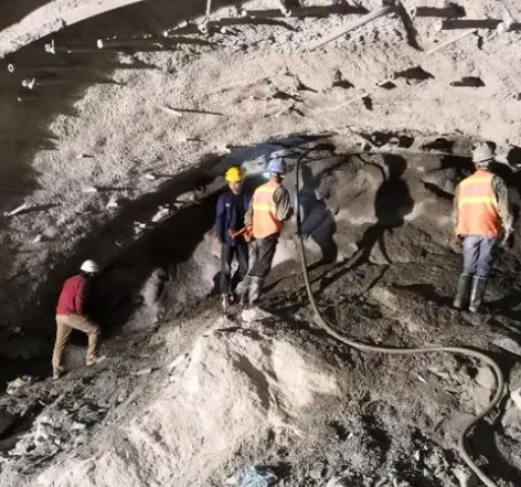 瓦房店拱顶带模注浆料的施工流程及注意事项